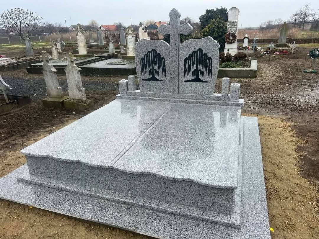 Model de monument funerar prezentat ca referință
