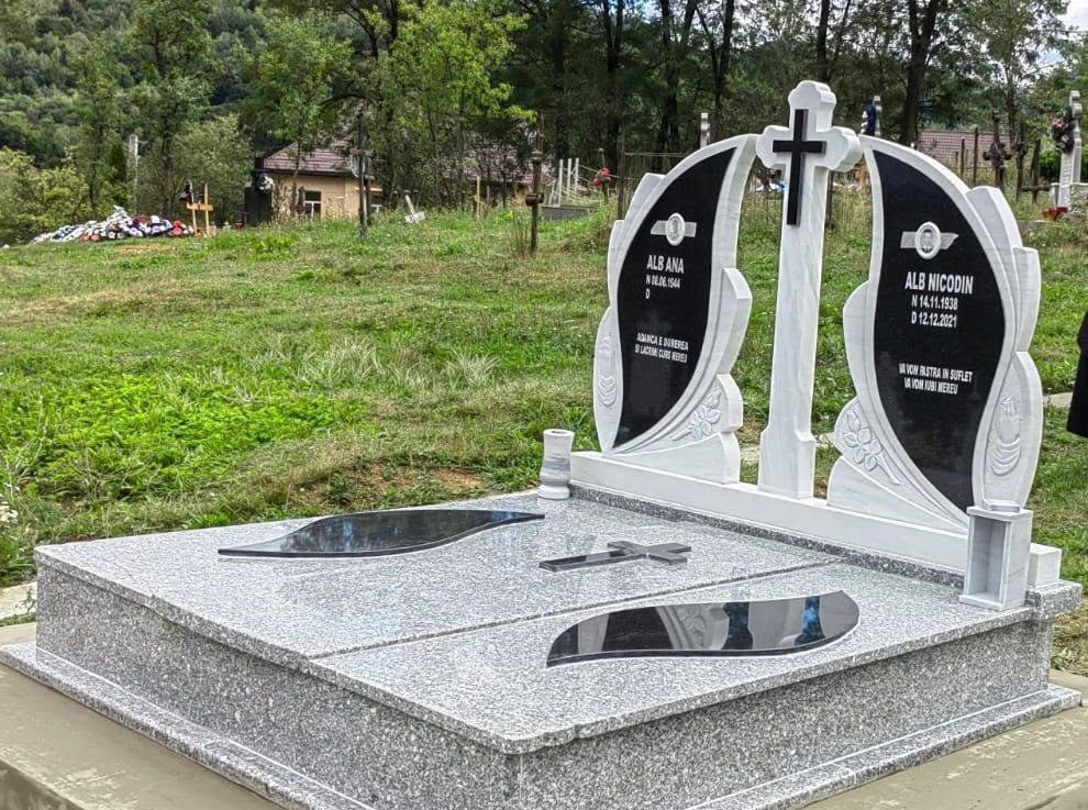 Model de monument funerar prezentat ca referință