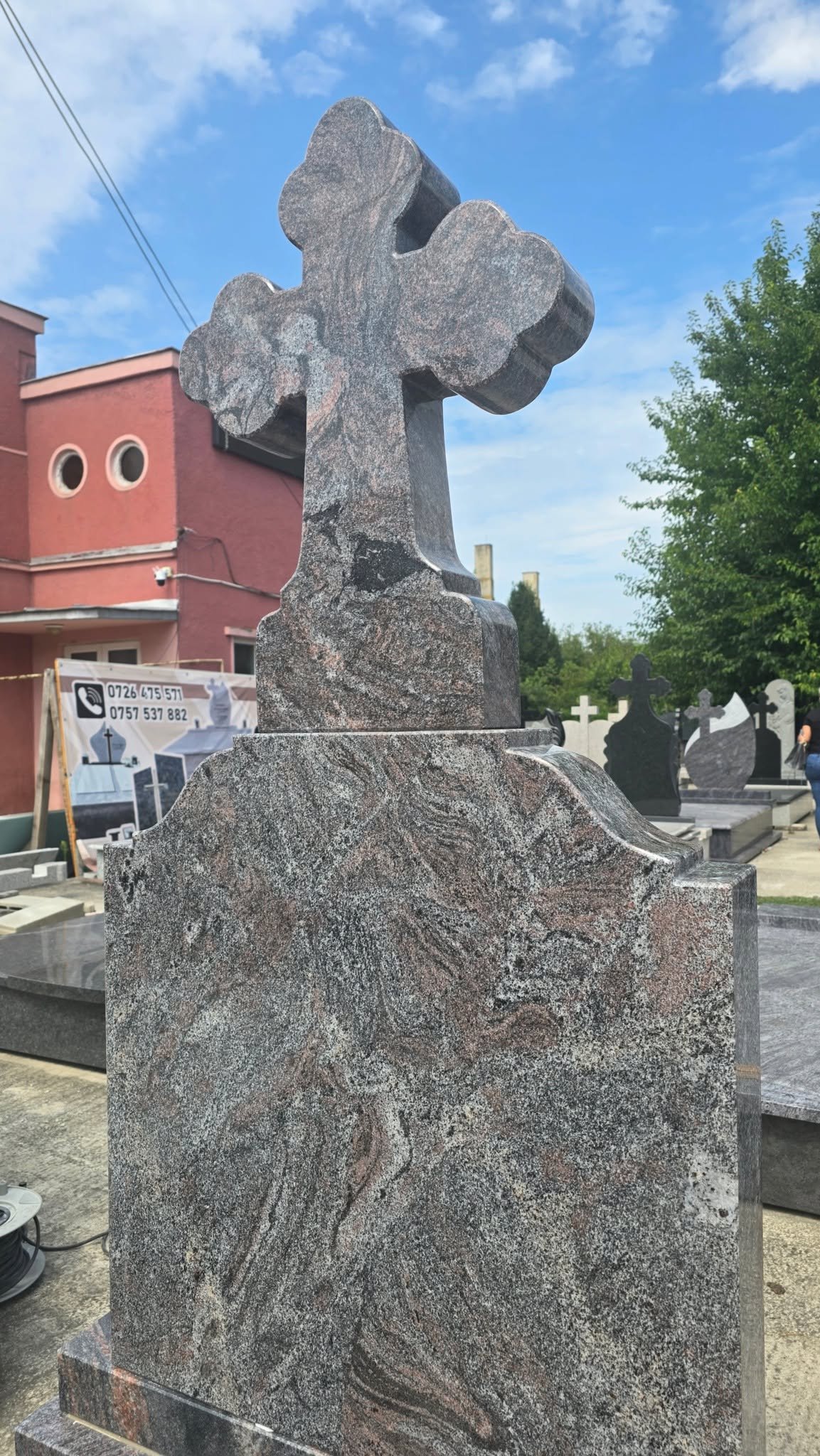 Ansamblu funerar prezentat pentru comparație