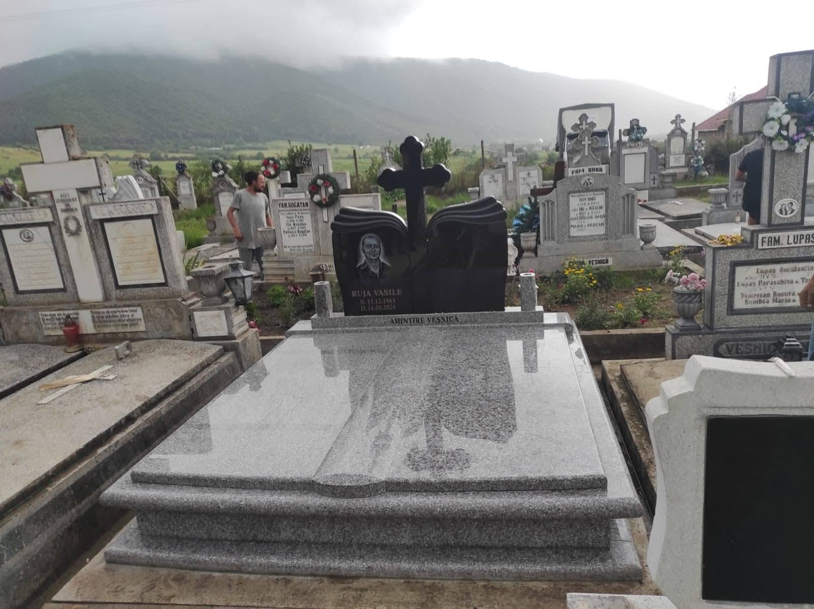 Ansamblu funerar utilizat ca reper vizual