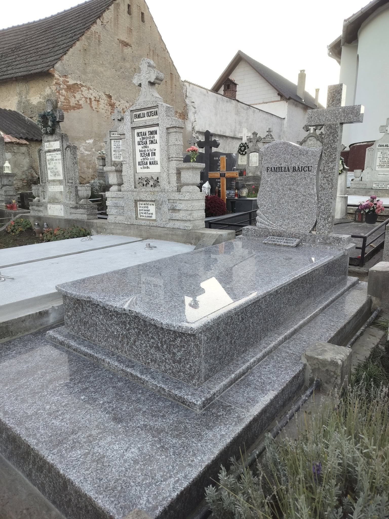 Model de monument funerar utilizat pentru comparație