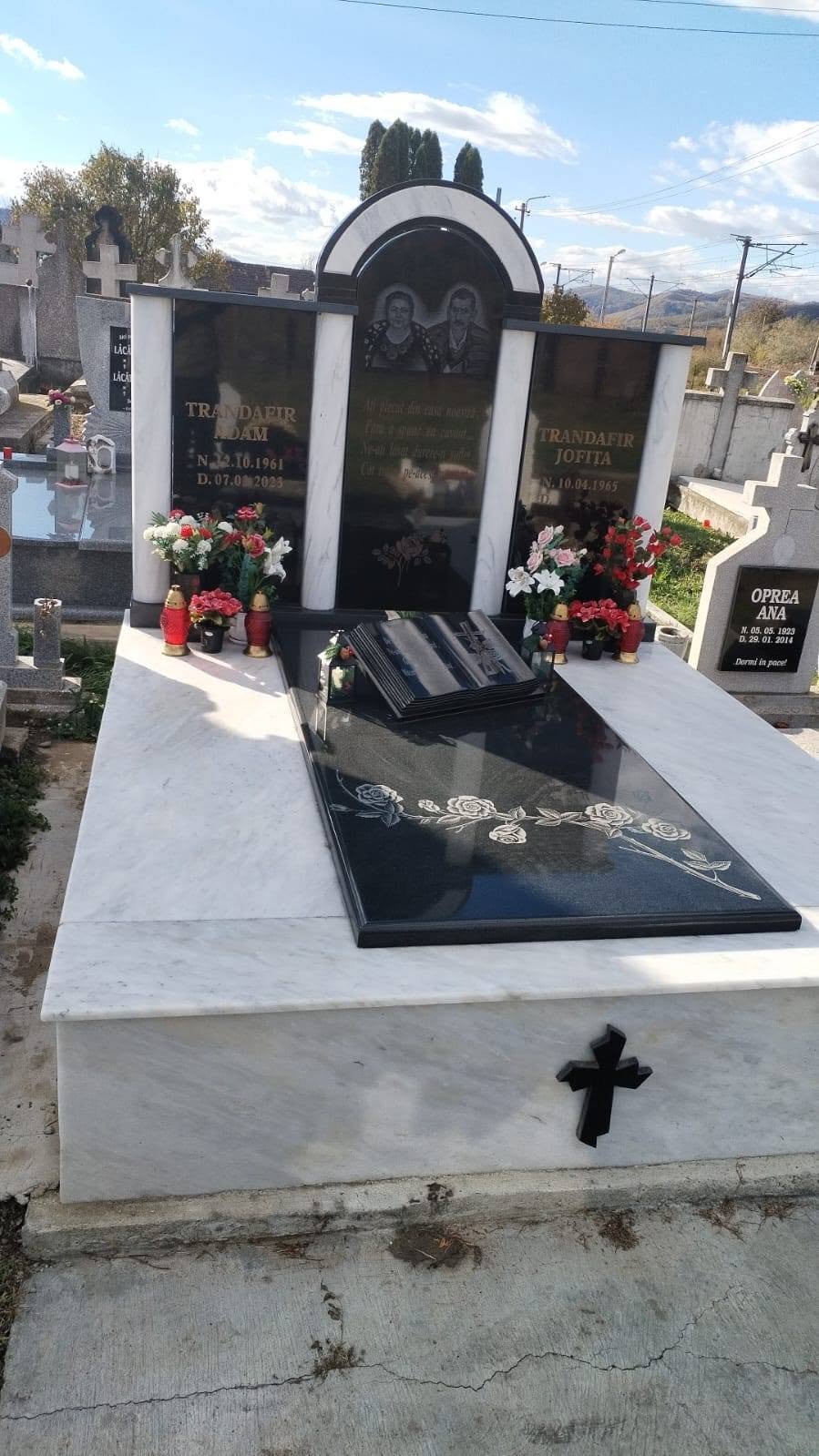 Model de monument funerar utilizat pentru comparație