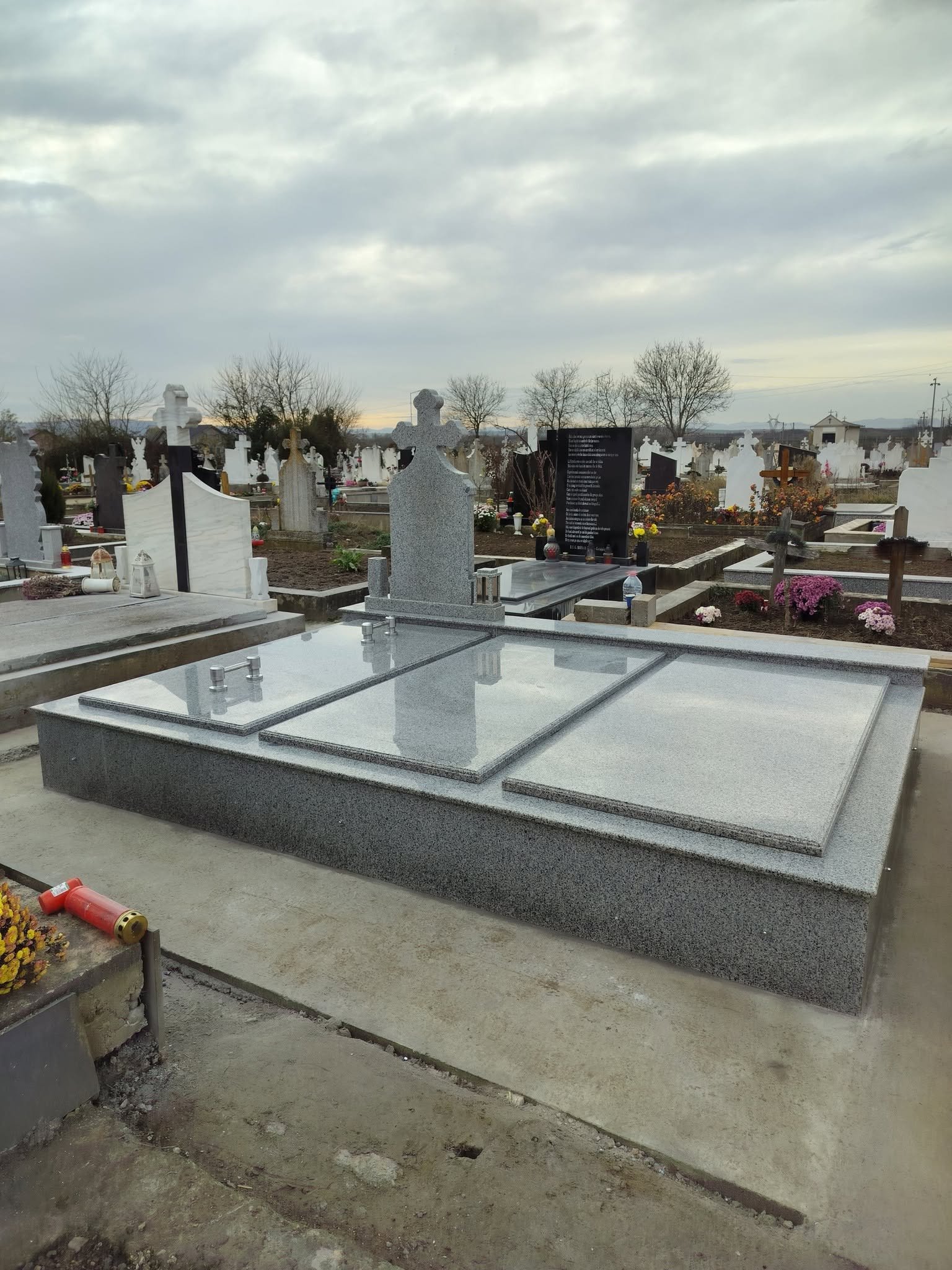 Ansamblu funerar utilizat ca reper vizual
