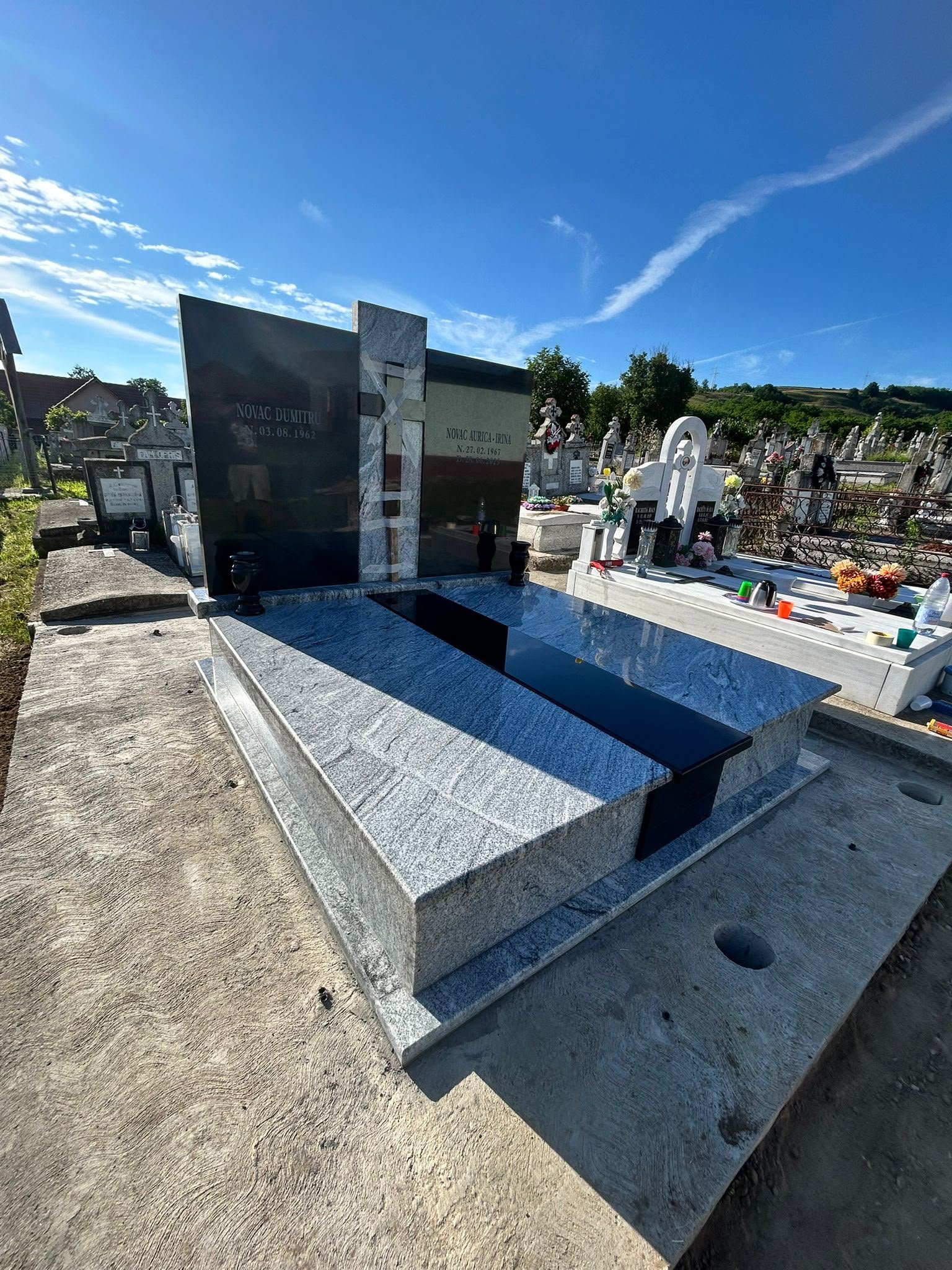 Model de monument funerar pentru compararea configurației
