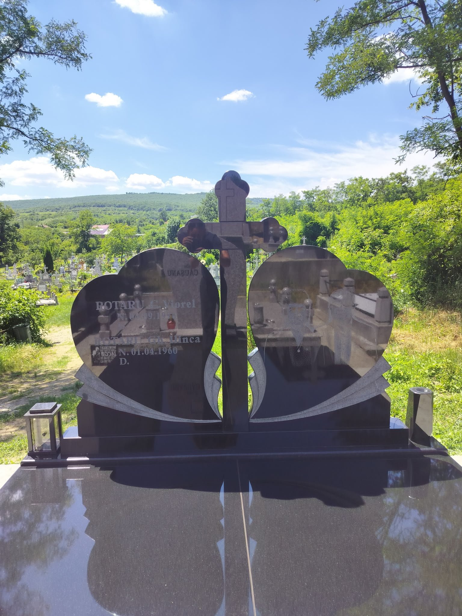 Model de ansamblu funerar prezentat pentru analiză