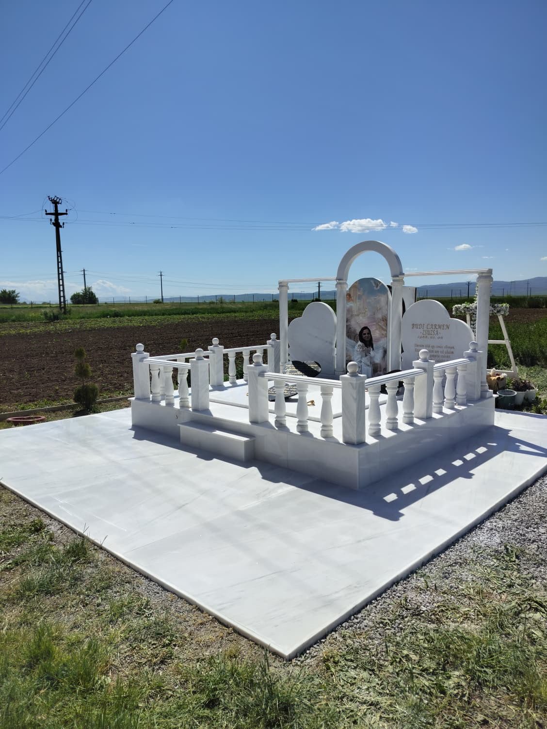 Model de ansamblu funerar prezentat pentru analiză