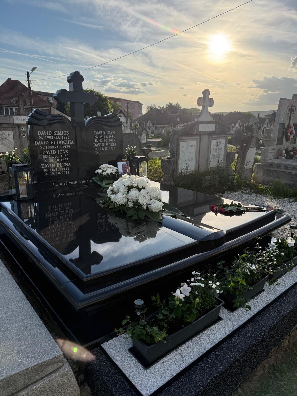 Ansamblu funerar prezentat ca referință vizuală
